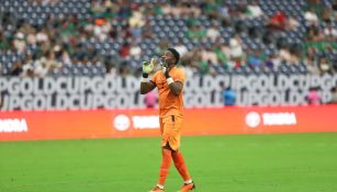 Alexandre Pierre celebrando el triunfo de Haití 