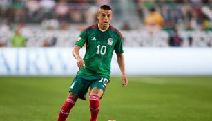 Piojo Alvarado con la playera de la Selección Mexicana 