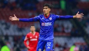 Jiménez en su debut con Cruz Azul