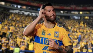 Gignac entrenó junto a su retoño en "El Volcán"