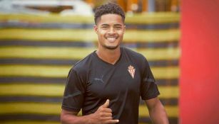 Jonathan Varane entrenando con el Sporting de Gijón