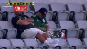 ¡Insólito! Aficionado se queda dormido en el México vs Jamaica de Copa Oro