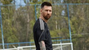 Leo Messi se pasa el semáforo en rojo tras salir de entrenamiento