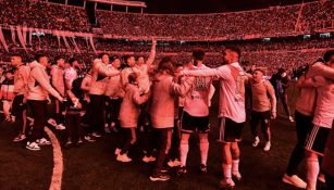 Los jugadores millonarios celebran el campeonato de Liga