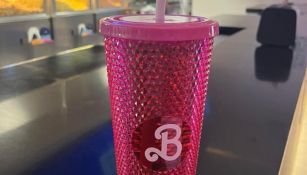 Vasos de Barbie son acaparados por revendedores y desatan peleas en los cines 