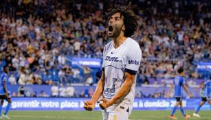 César Huerta festejando su gol con Pumas