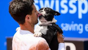 Pedro Cachín y su emotivo festejo junto con su perro por su primer título