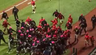 ¡Se armó la campal! Diablos Rojos y Mariachis protagonizaron pelea en el estadio