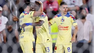 Henry y Quiñones en celebración de gol