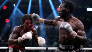 Crawford vence a Spence en KO técnico