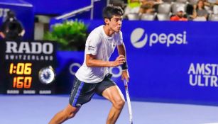 Rodrigo Pacheco jugando Tenis 