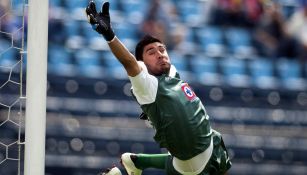 Yosgart Gutiérrez como portero de Cruz Azul