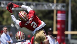 Isaiah Winstead entrenando con los 49ers