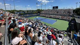 ¡Todos lo quieren ver! Aficionados llenan estadio en entrenamiento de Novak Djokovic