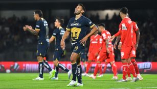 Toto Salvio en lamento por fallar gol con Pumas