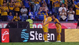 Gignac y Vigón en celebración de gol