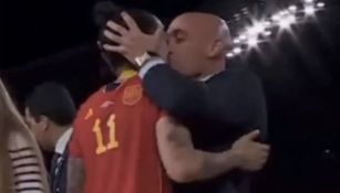 Momento del beso entre Rubiales y Hermoso