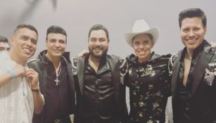 Efraín Velarde conviviendo con la Banda MS 