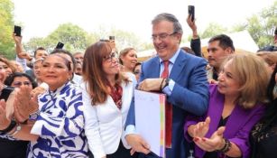 Ebrard ante la multitud 