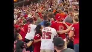 ¡Se armó la bronca! Aficionados de 49ers se pelean dentro del estadio