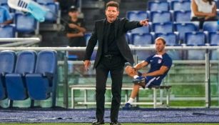 Simeone reconoce a sus futbolistas tras ganar el Derbi de Madrid