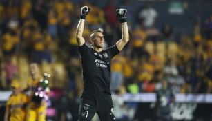 Nahuel Guzmán, el héroe de Tigres en la Campeones Cup, ataja penales y hasta botellas