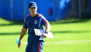 Chivas: Chepo de la Torre levanta la mano para suplir a Veljko Paunovic en el banquillo del Rebaño