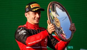 Charles Leclerc en un podio de la F1