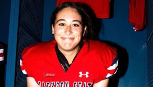 Leilani con el uniforme de la Universidad de Jackson State 