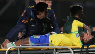 Neymar salió en el carrito de las asistencia 