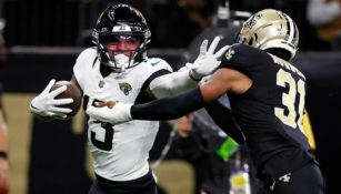 Christian Kirk en acción ante defensivo de Saints