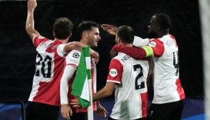 Santiago Giménez celebra un gol con Feyenoord en Champions League