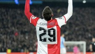 Giménez celebrando uno de sus goles en Champions