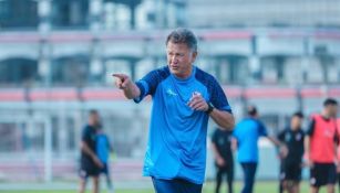 El técnico colombiano en pleno entrenamiento 