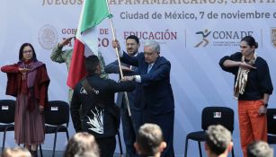 AMLO en la entrega de bandera para los Paralímpicos