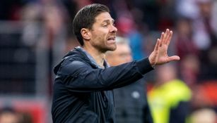 Xabi Alonso y Bayer Leverkusen ganan e igualan el mejor inicio en la Bundesliga