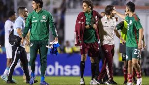 Guillermo Ochoa salió tras una lesión en el hombro