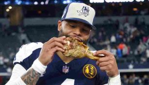 ¡Hambre de triunfo! Dak Prescott celebró anotación de los Dallas Cowboys comiendo pavo