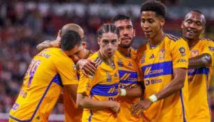 Jugadores de Tigres en festejo de gol