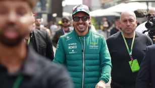 Fernando Alonso tiene noble gesto con 'Checo' Pérez 