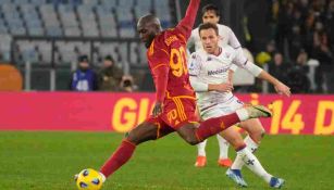  Con nueve hombres, Roma rescató el empate en casa ante Fiorentina