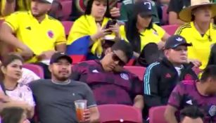 ¡Le ganó el sueño! Aficionado de México se queda dormido en el amistoso ante Colombia