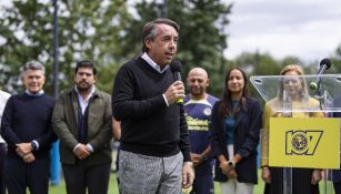 Emilio dando charla en América 