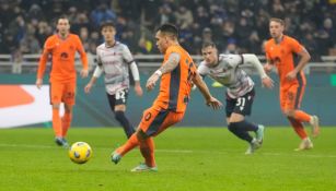 Martínez en el momento de su penalti 