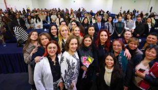 Llama Clara Brugrada a romper techos de cristal que impiden desarrollo de mujeres empresarias