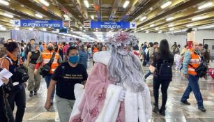 Captan a Santa Claus en el Metro de la Ciudad de México 