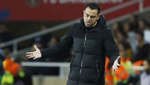 ¿Vestidor roto? Xavi 'explotó' contra sus jugadores en el partido contra Almería