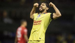 Henry celebrando un gol con América