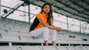 Bianca Bustamente, piloto de McLaren, en polémica por darle 'like' a un tuit