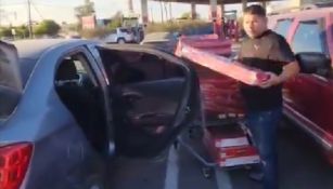 Mujer encara a revendedor de roscas del Costco